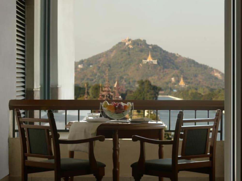 Hotel Hilton Mandalay Exterior foto