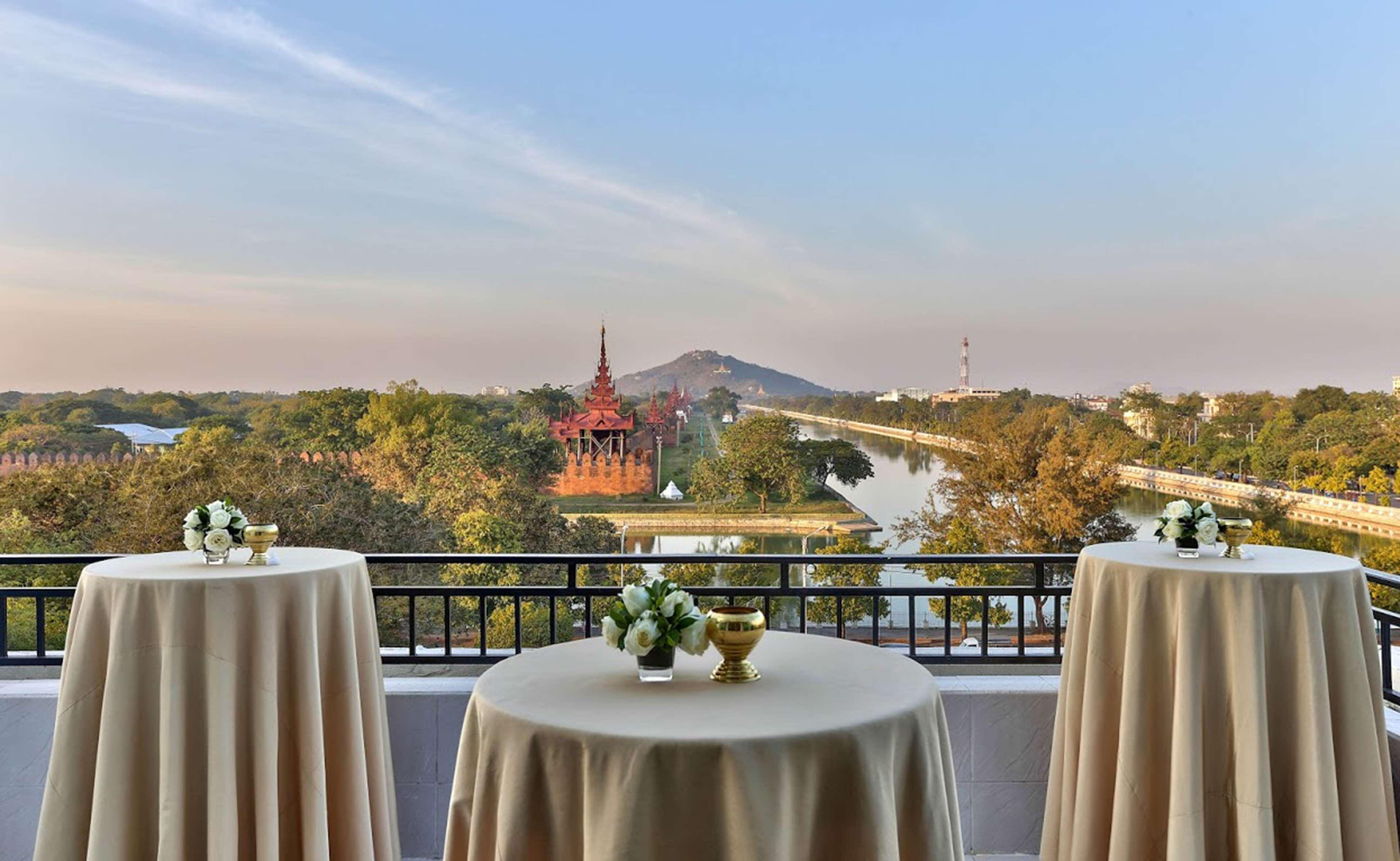 Hotel Hilton Mandalay Exterior foto