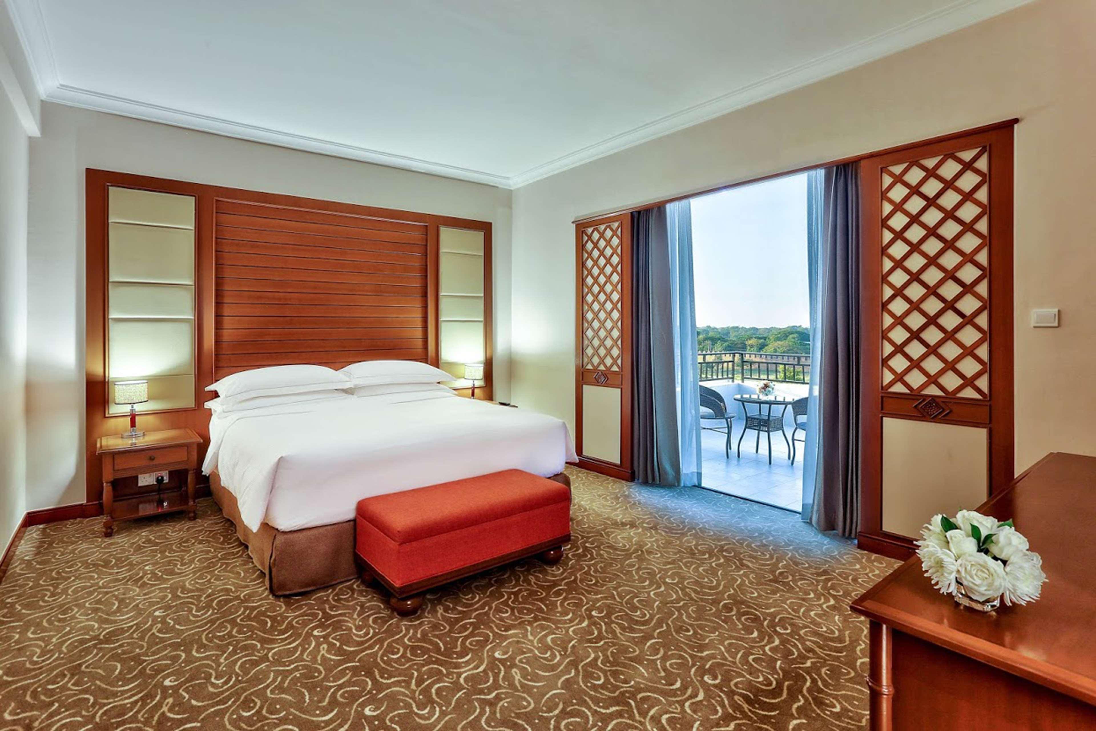 Hotel Hilton Mandalay Exterior foto