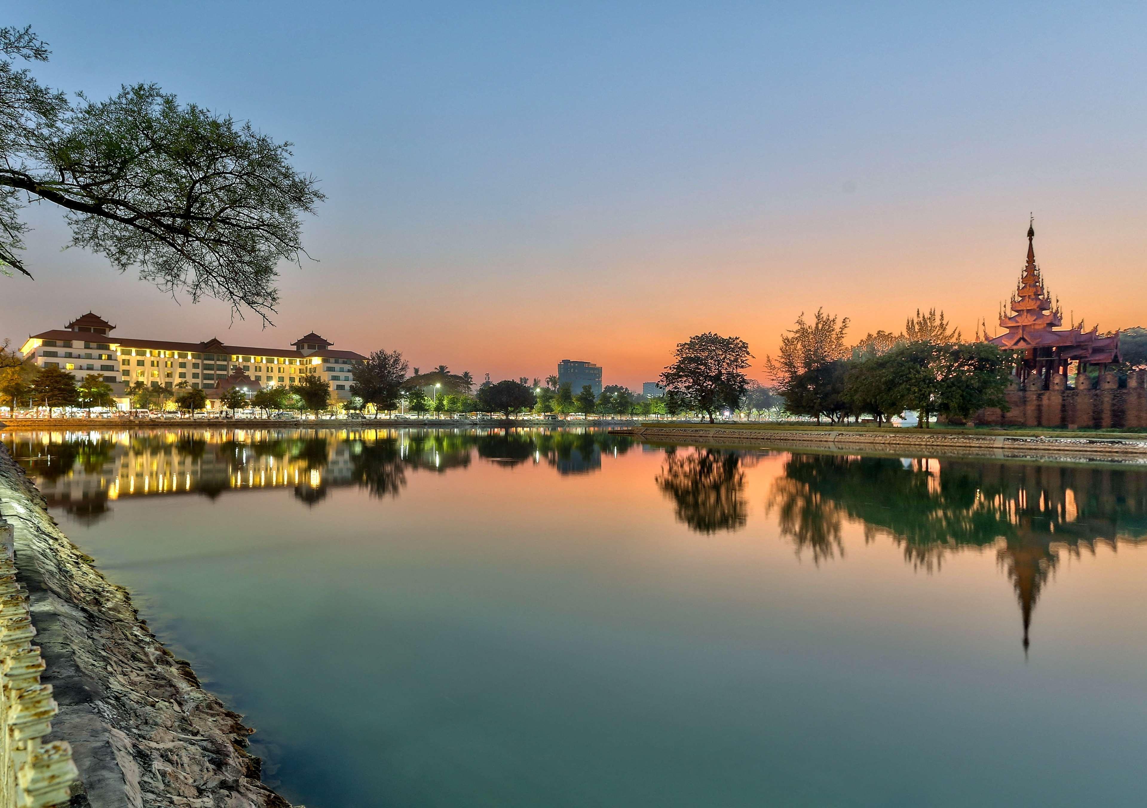 Hotel Hilton Mandalay Exterior foto