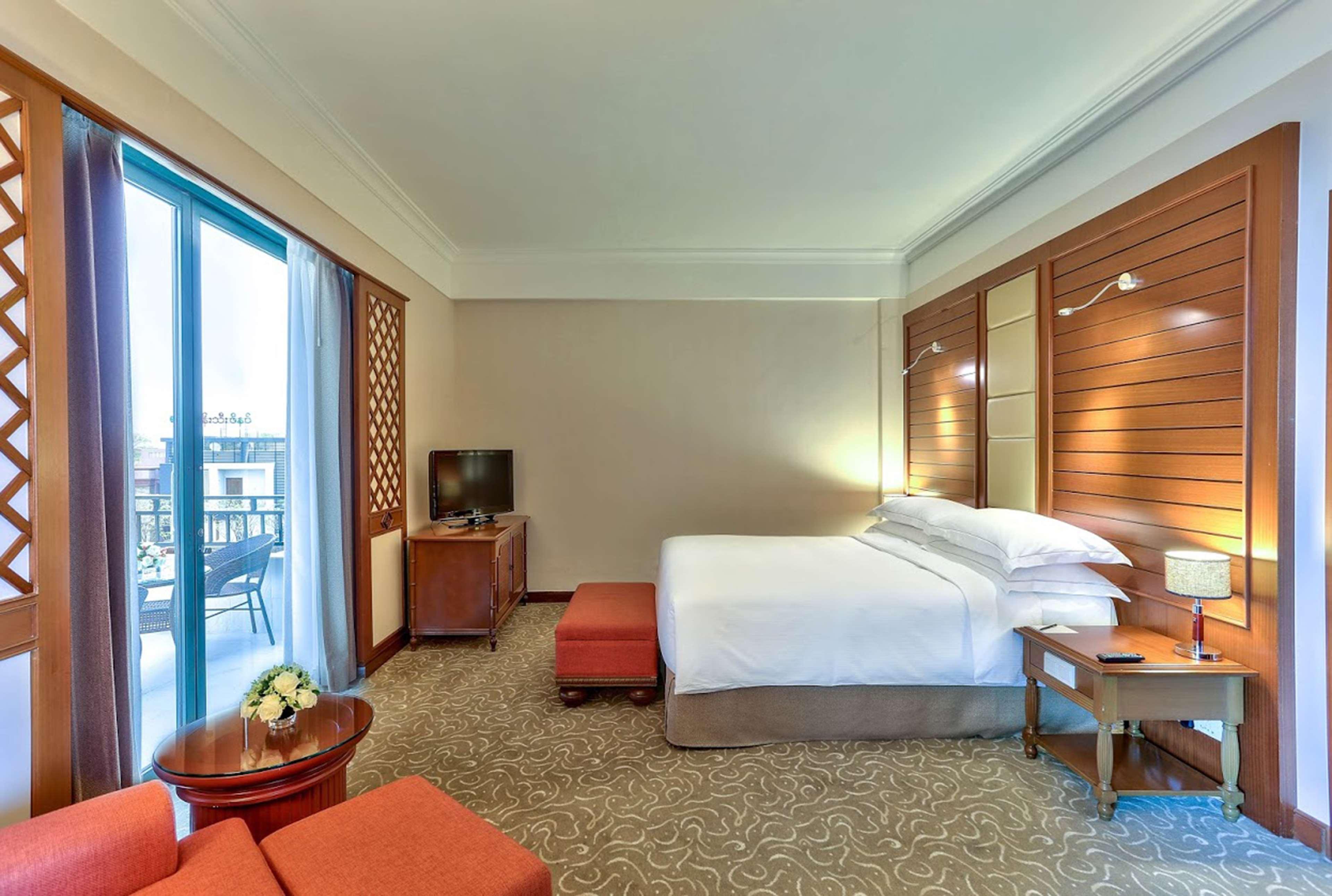 Hotel Hilton Mandalay Exterior foto